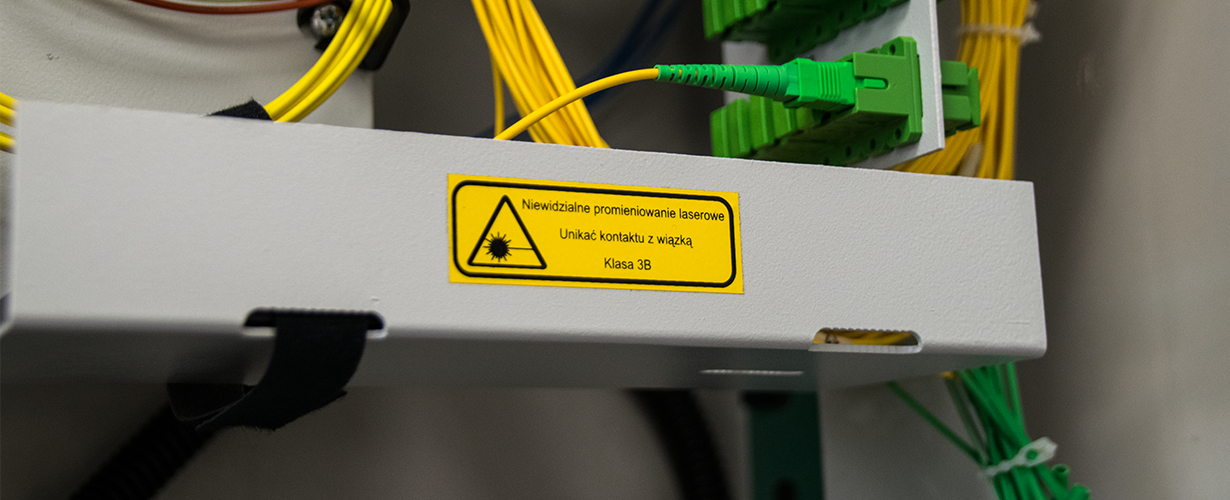 does fiber optic cables emit radiation?
